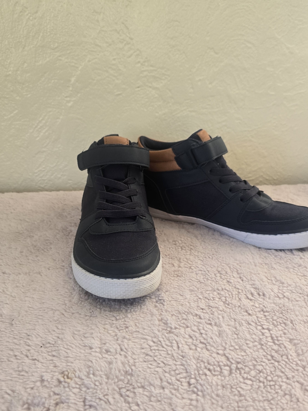 High-Top Blue Sneakers Size 6 - Excellent Condition